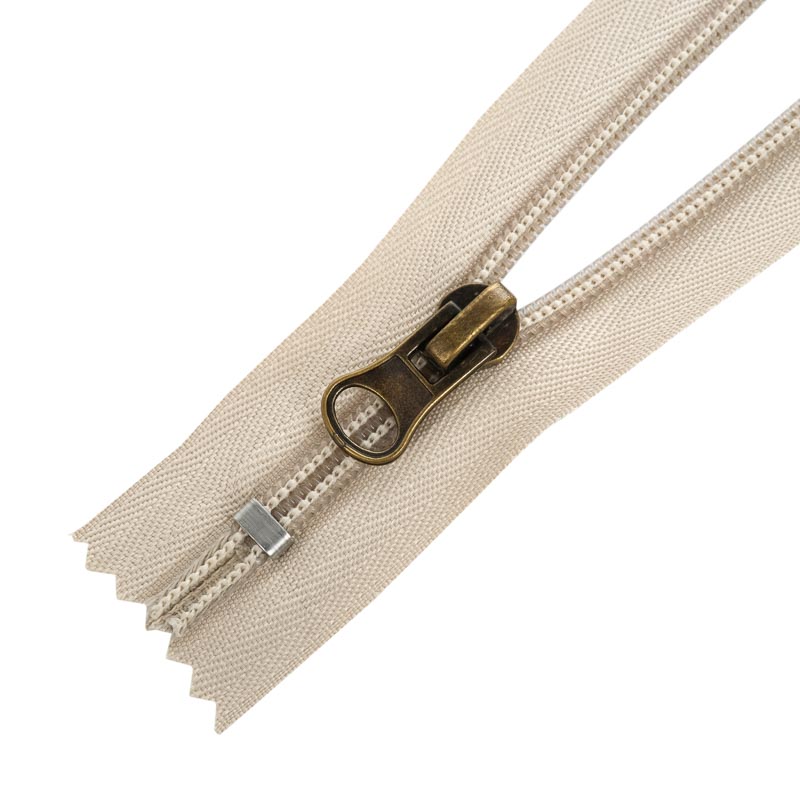 Spirál cipzár zárt #5D0 V3 fém húzó drapp 307 (1) Spirál cipzár zárt #5D0 V3 fém húzó drapp 307